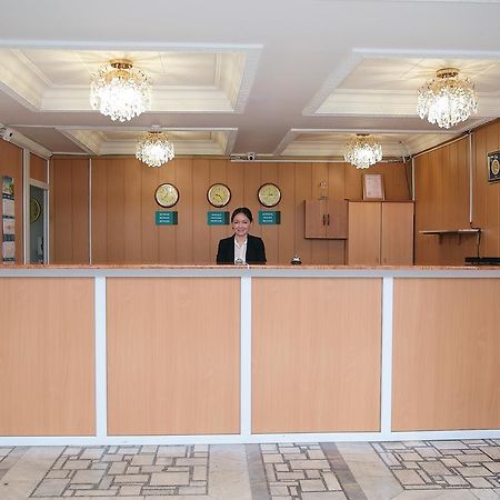 Turist Astana Bagian luar foto