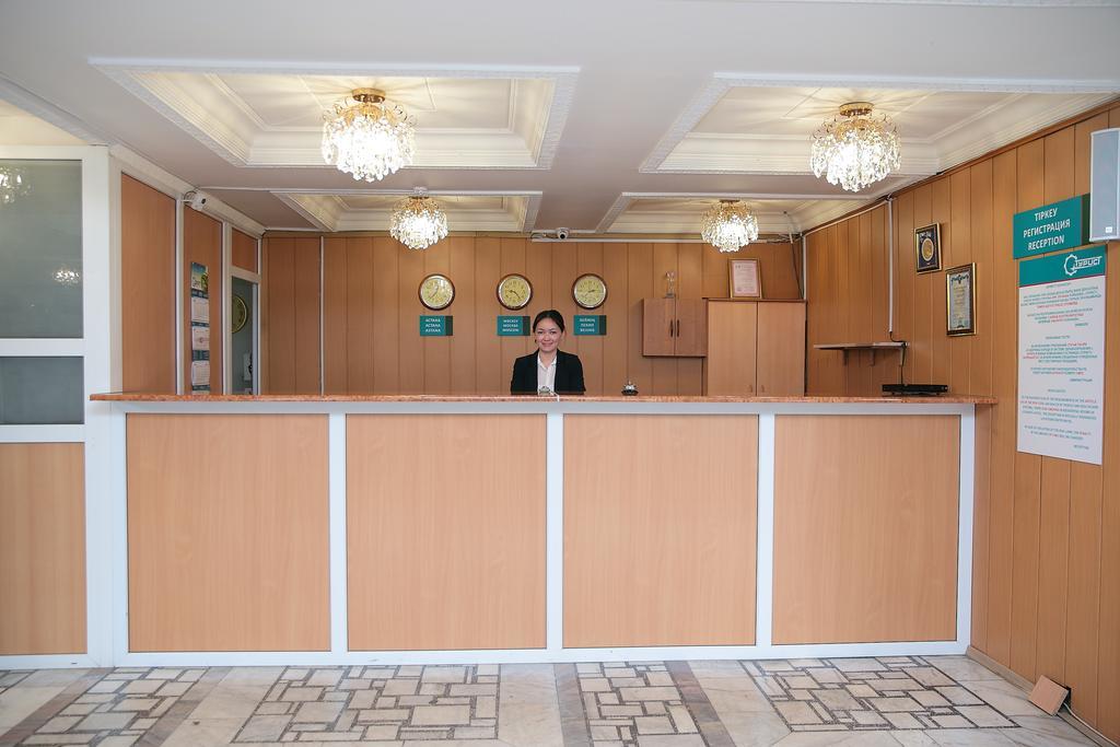 Turist Astana Bagian luar foto